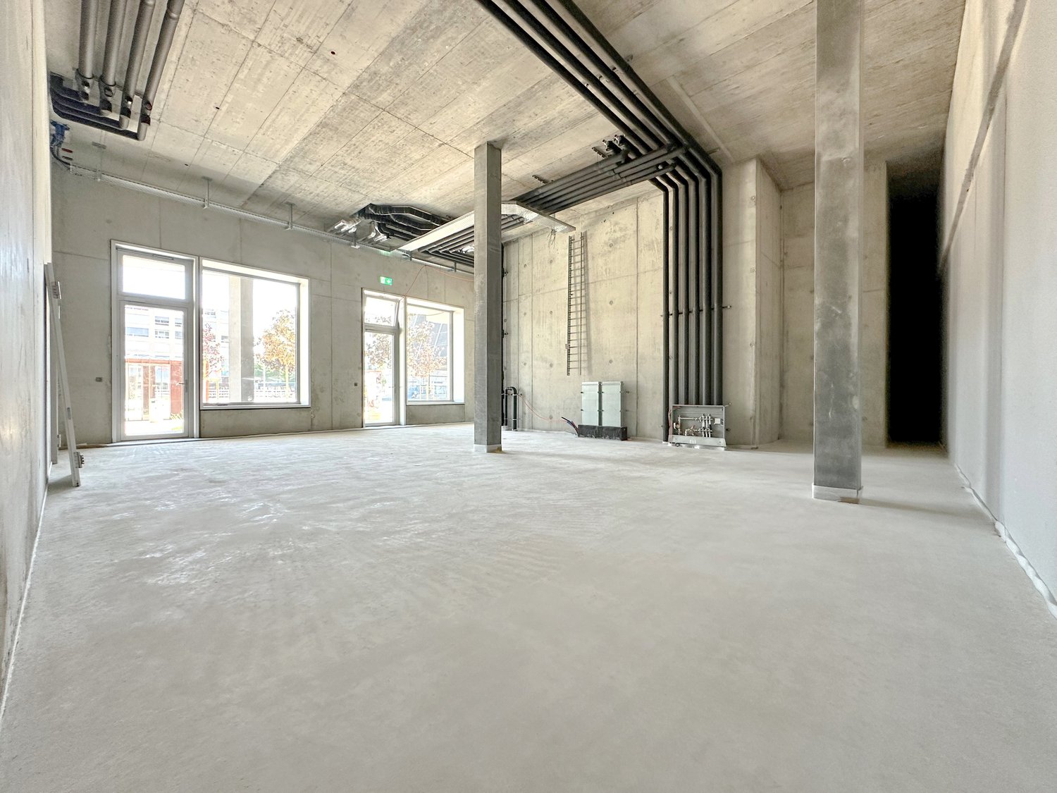 87m² shop