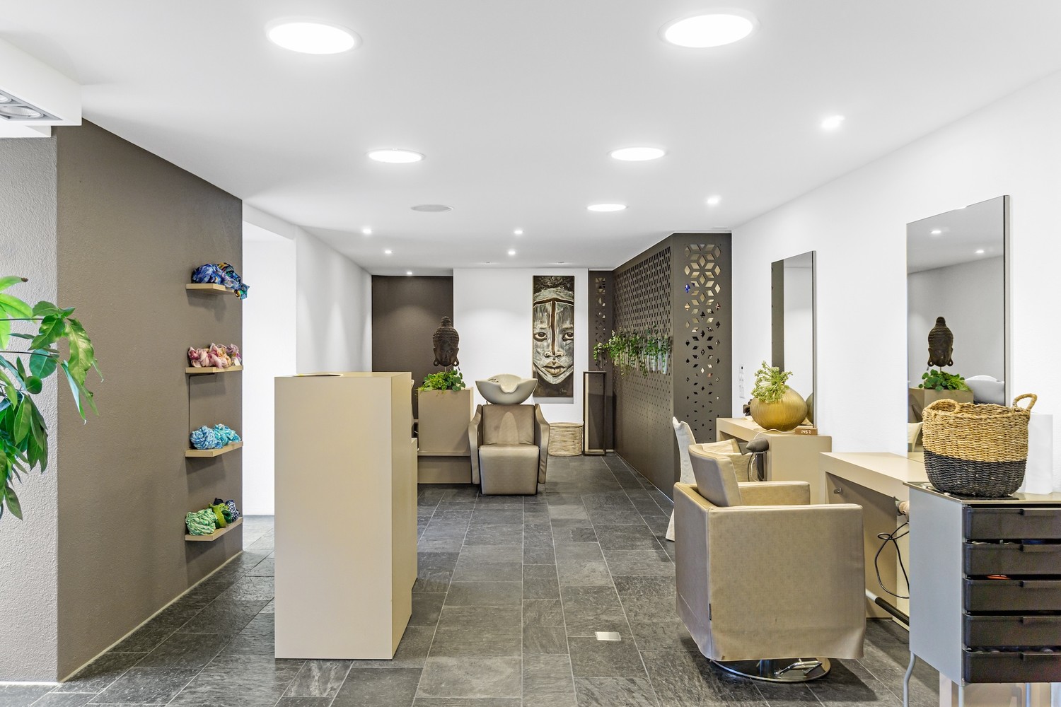72m² commercial