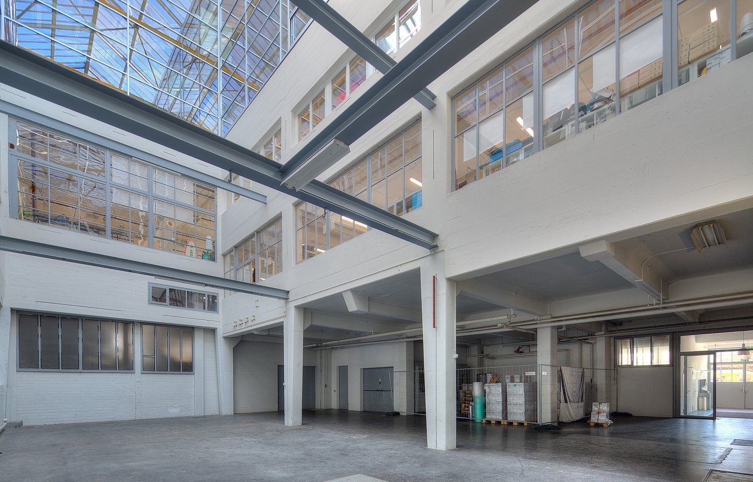 135m² office