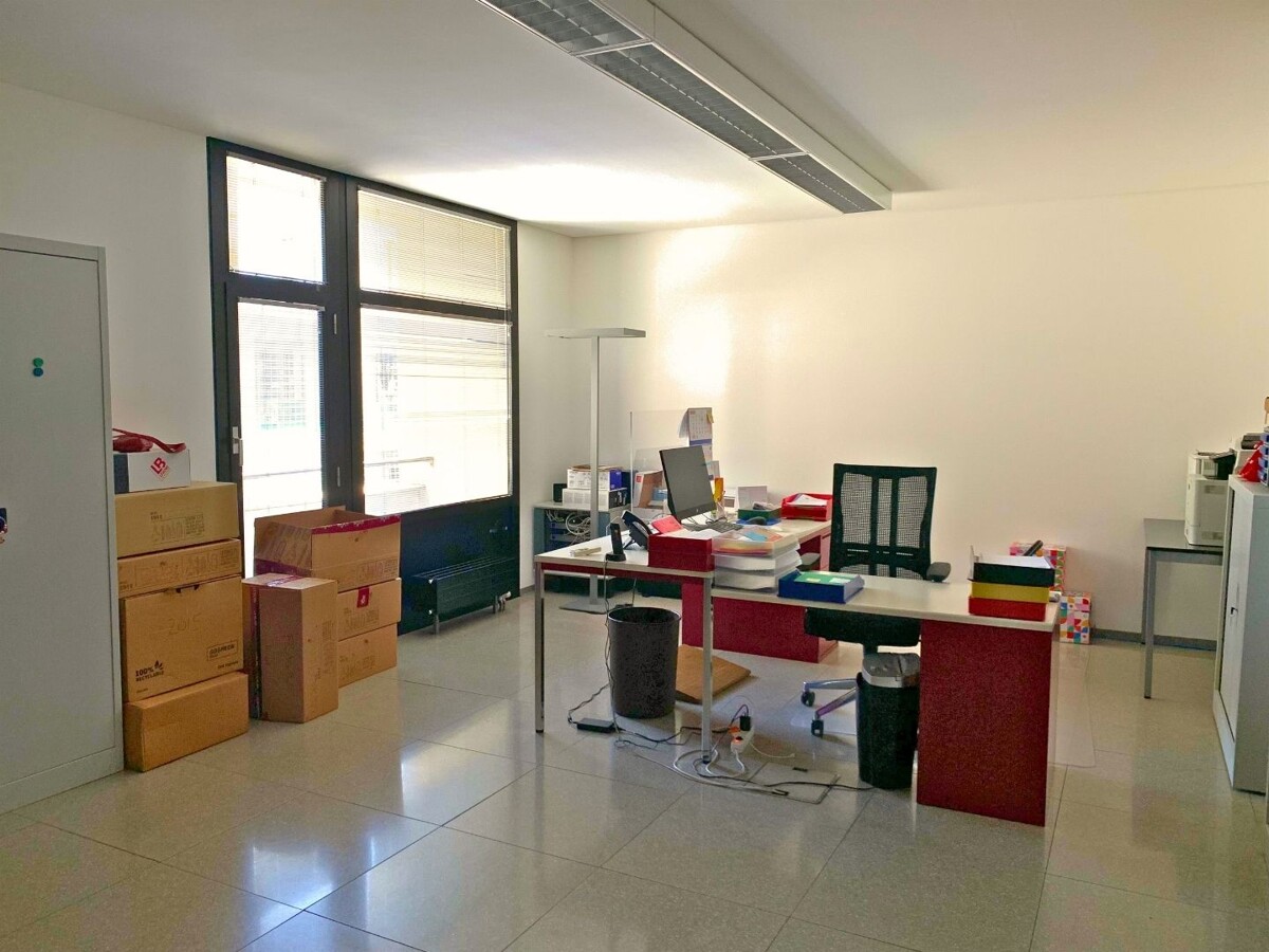 71m² office