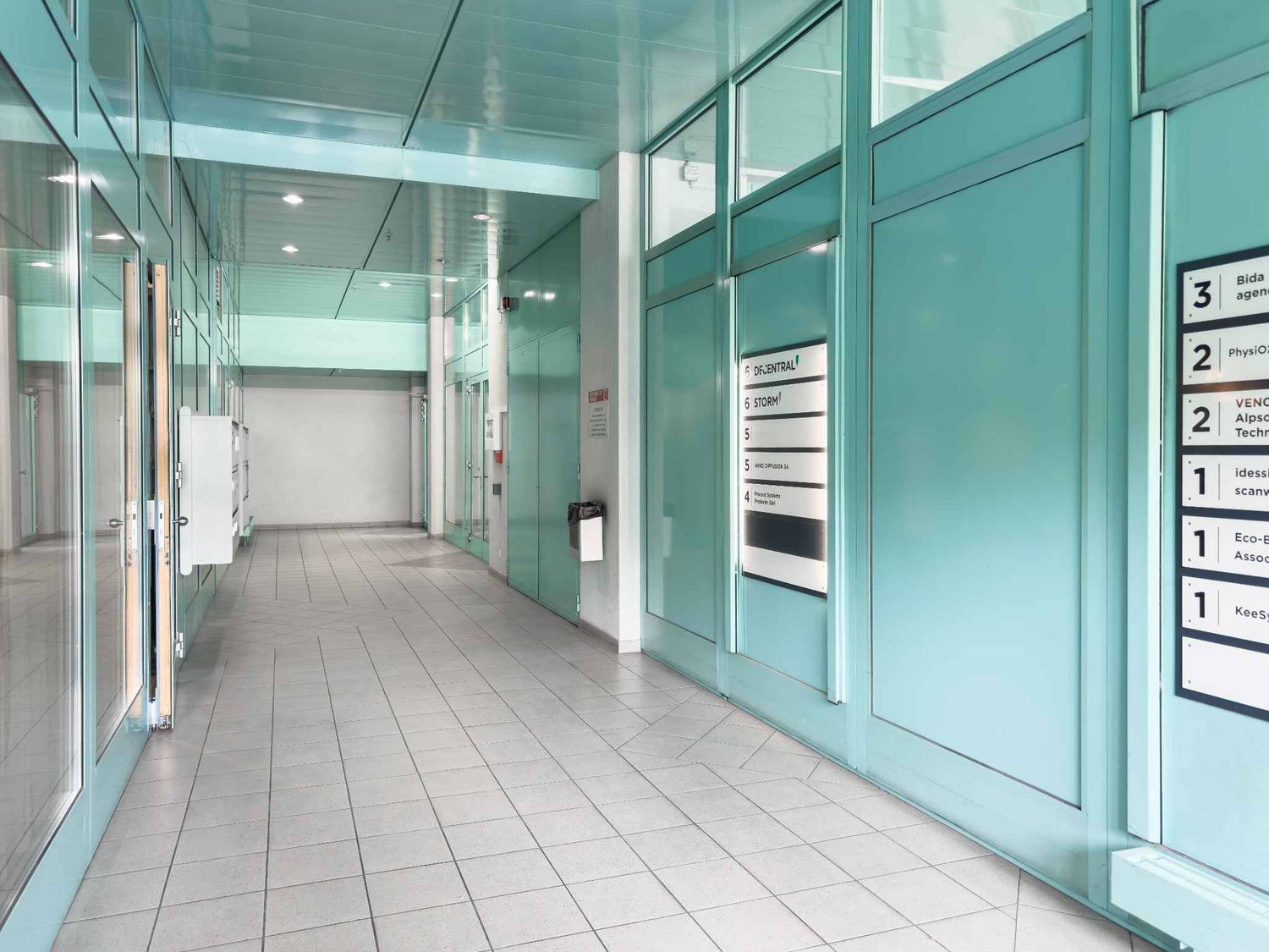 290m² office