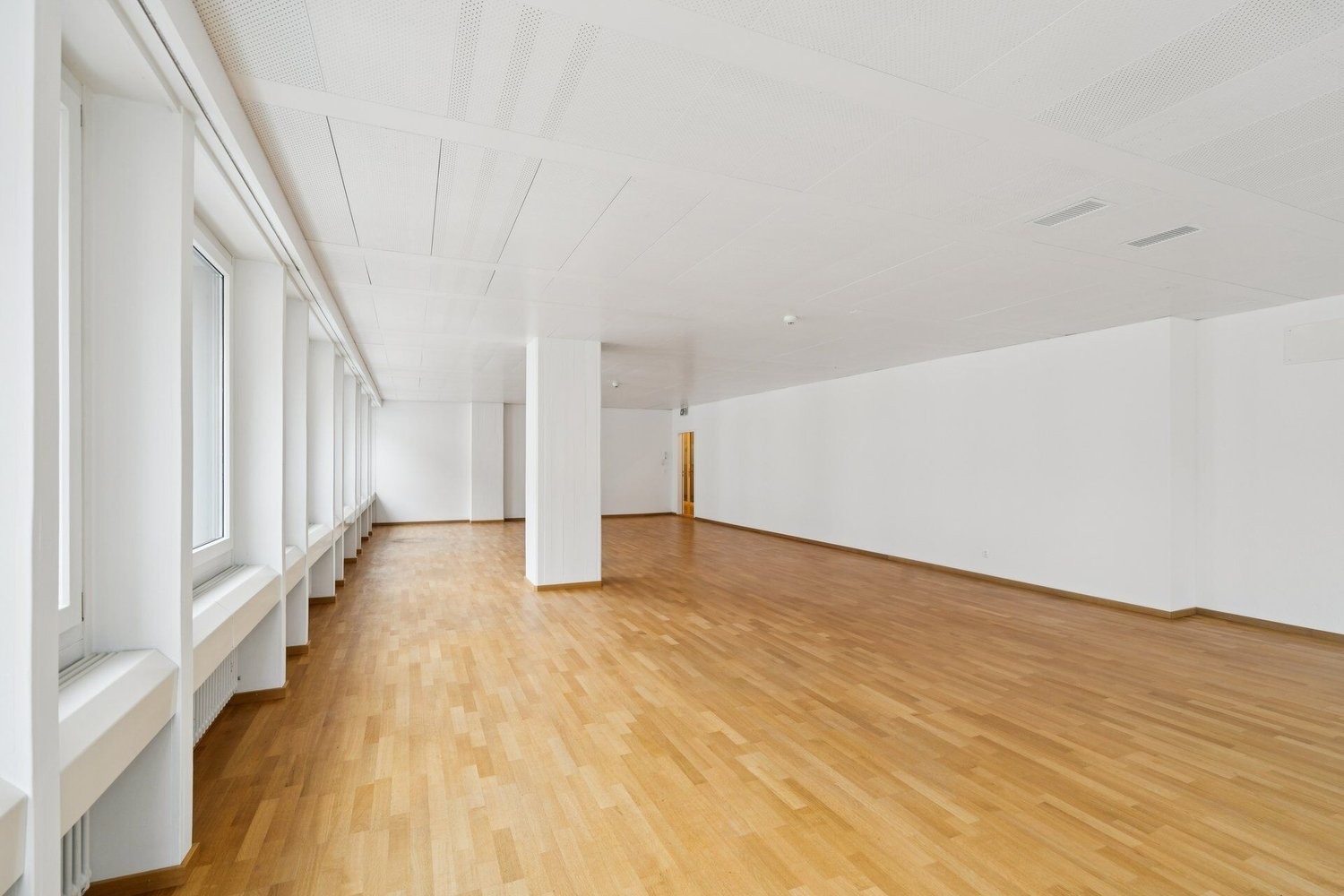 107m² office