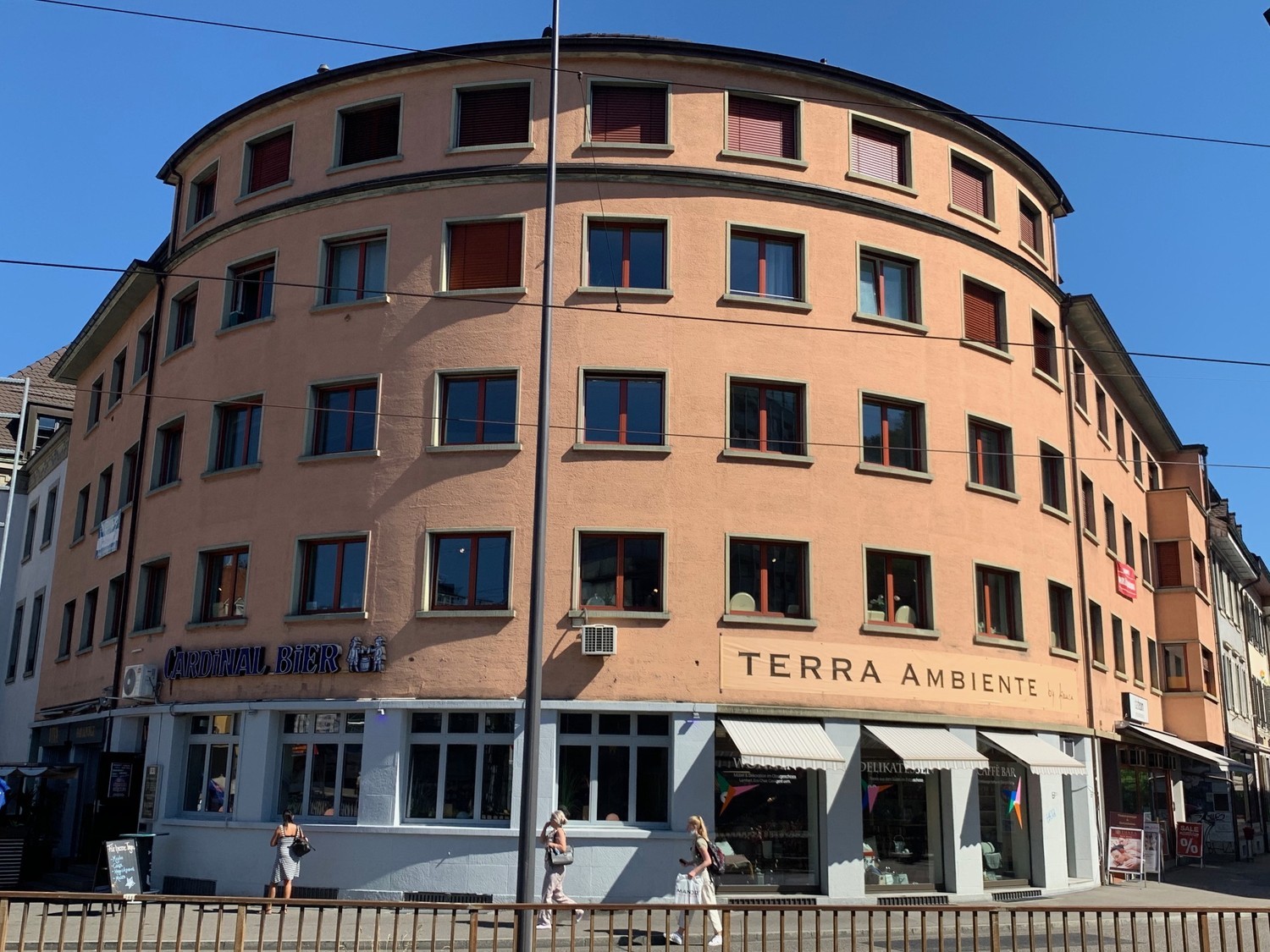 65m² office