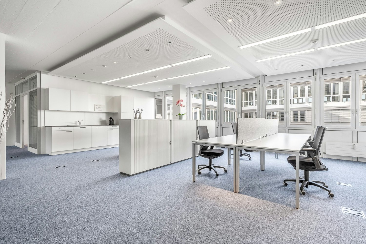320m² office