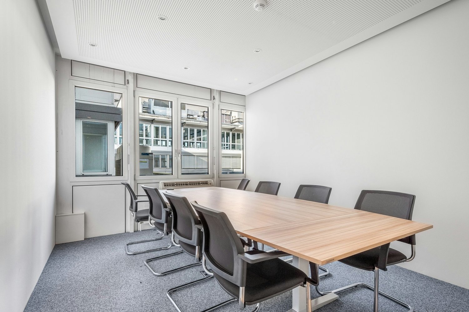 320m² office