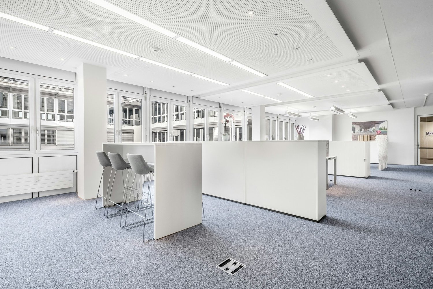 320m² office