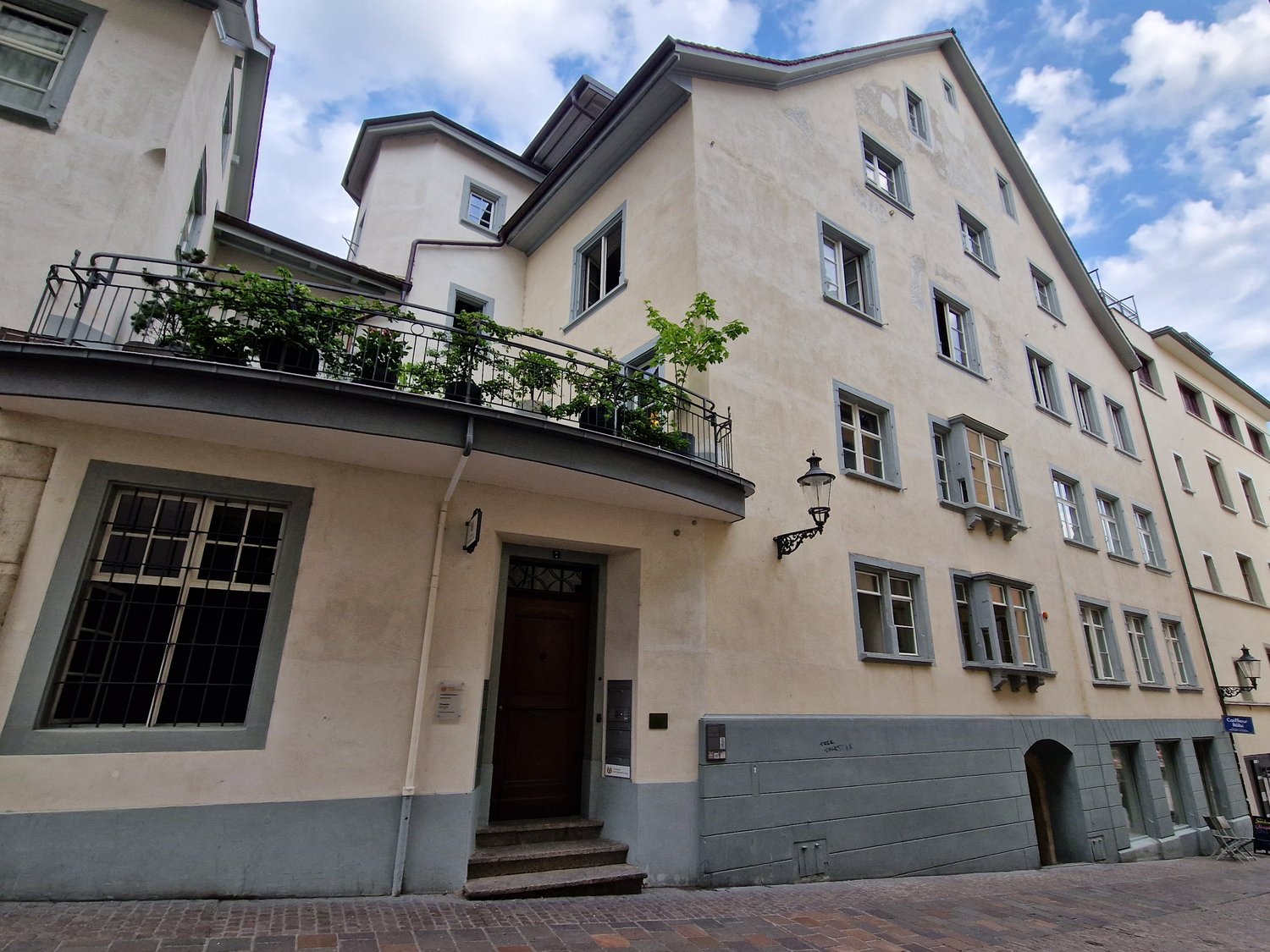 106m² office