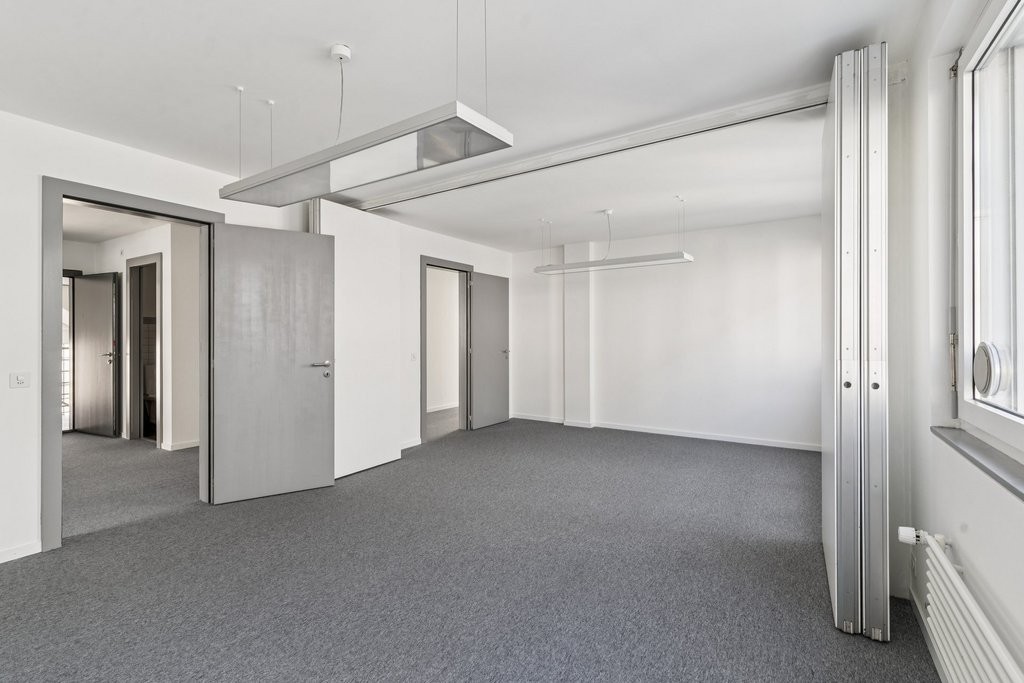 130m² office