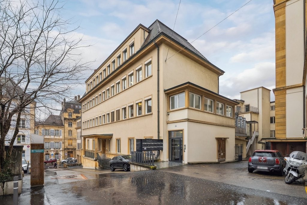 180m² office