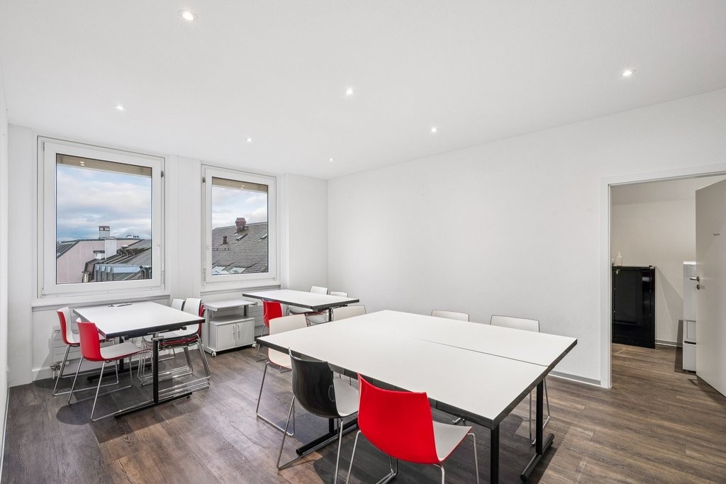 180m² office