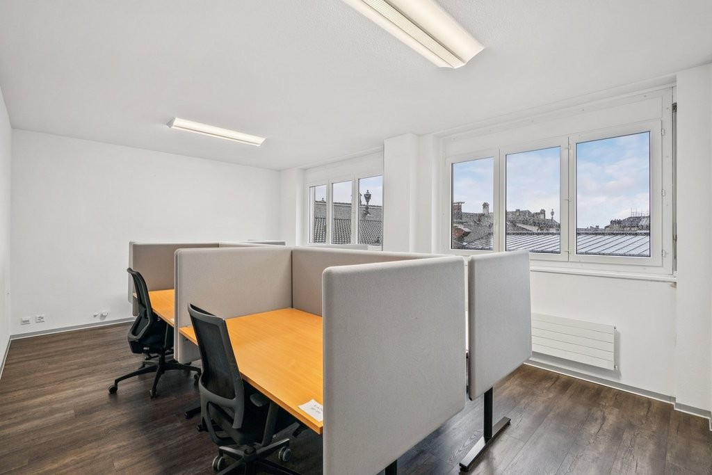 180m² office