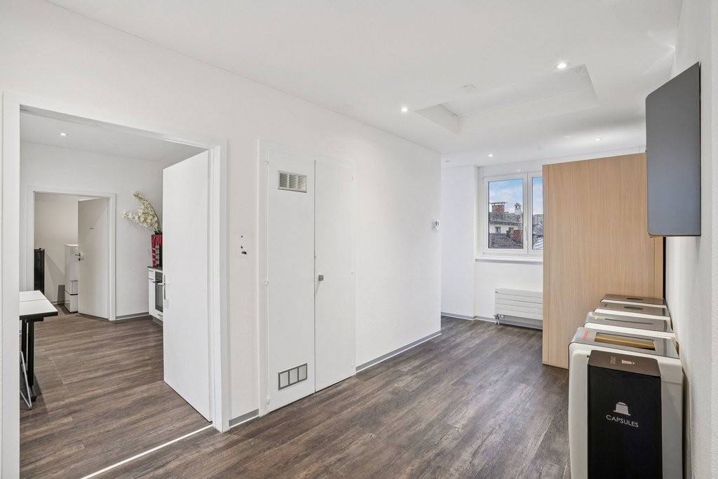 180m² office