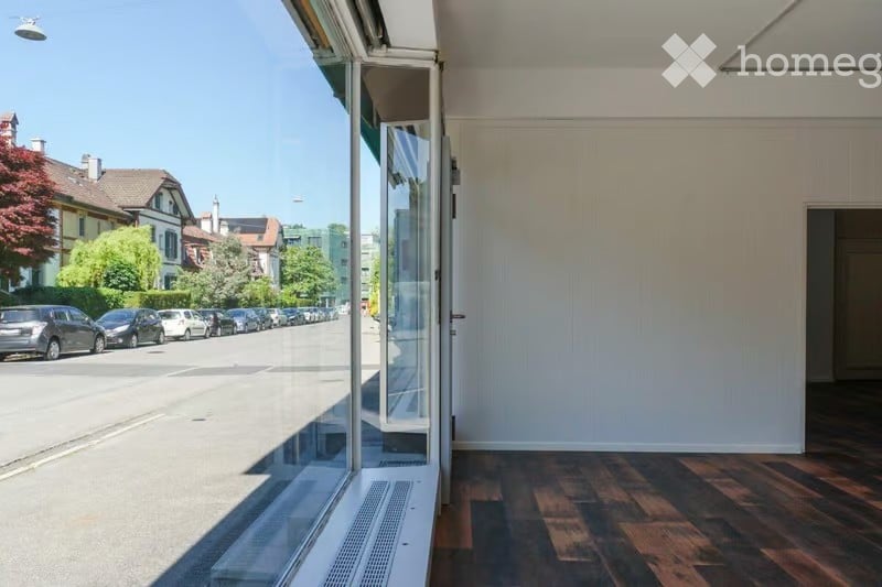 92m² commercial