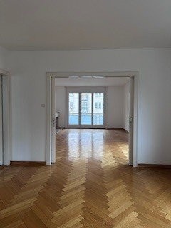 5 rooms apartment