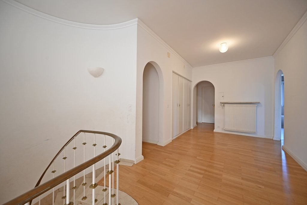 6 rooms apartment