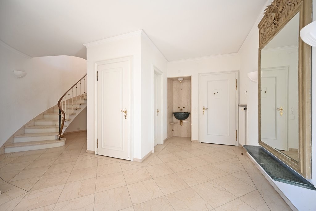 6 rooms apartment