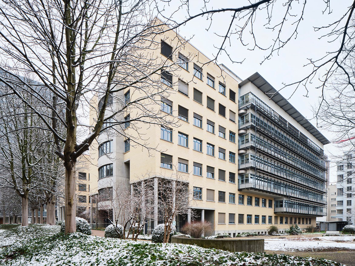 86m² commercial