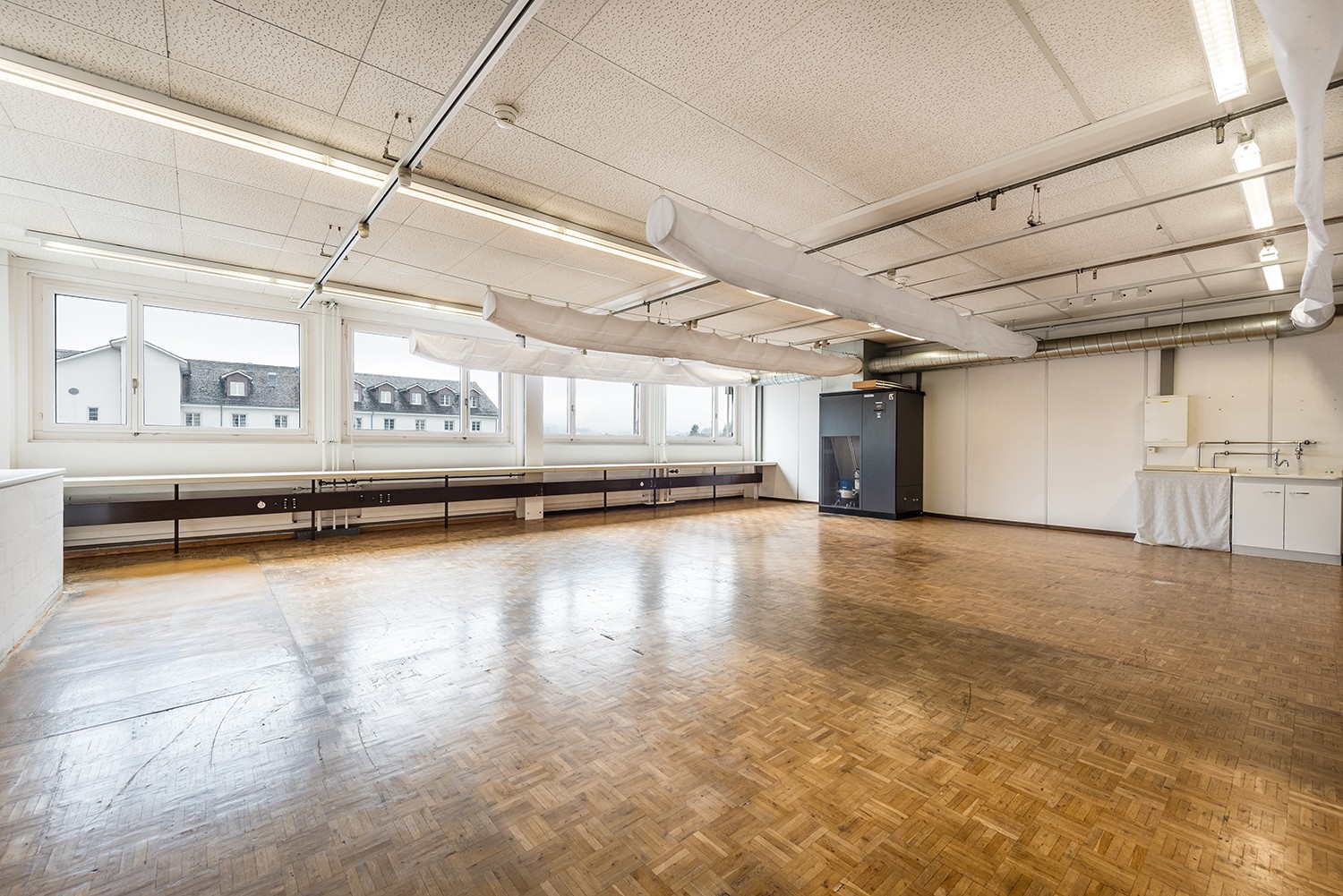 814m² office