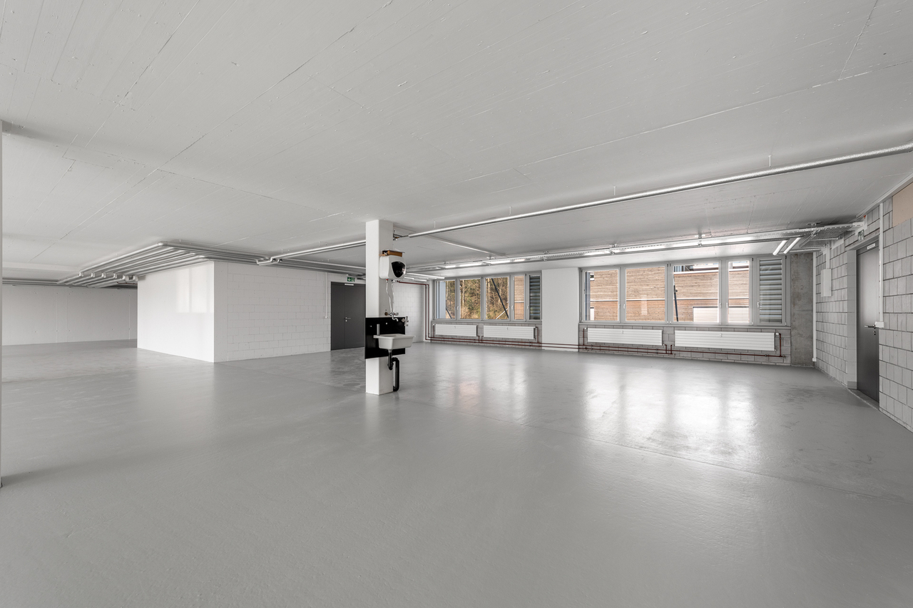 402m² commercial