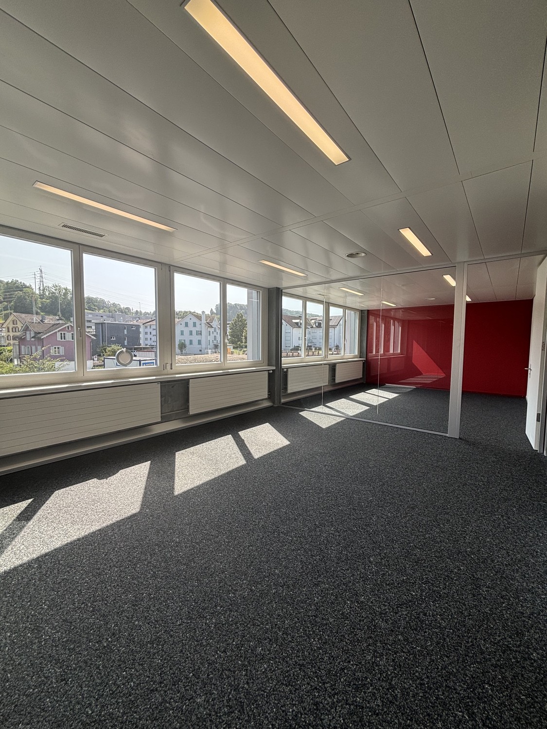 384m² office