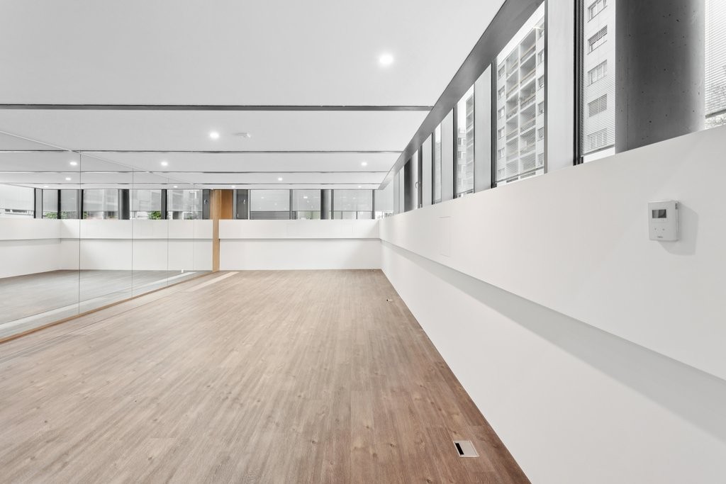 196m² commercial