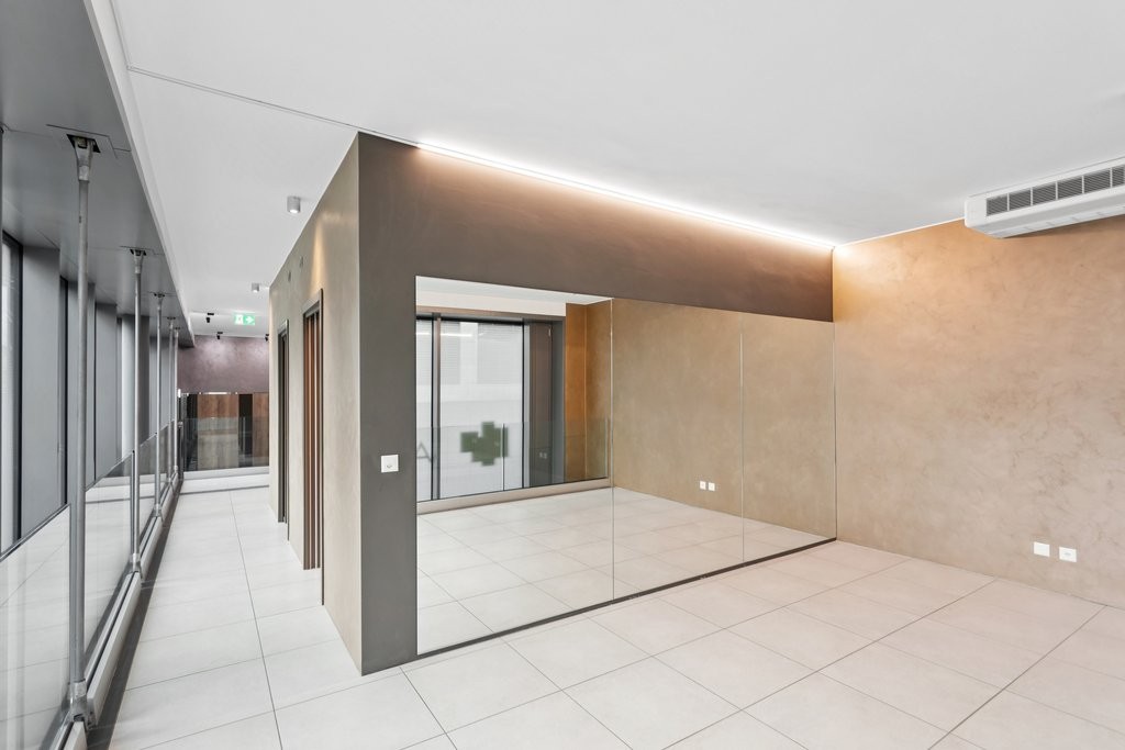 196m² commercial