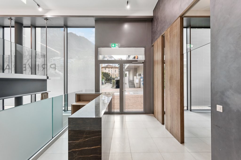 196m² commercial