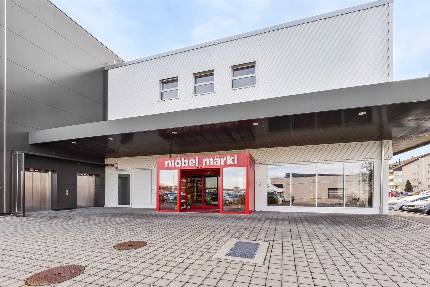 249m² shop