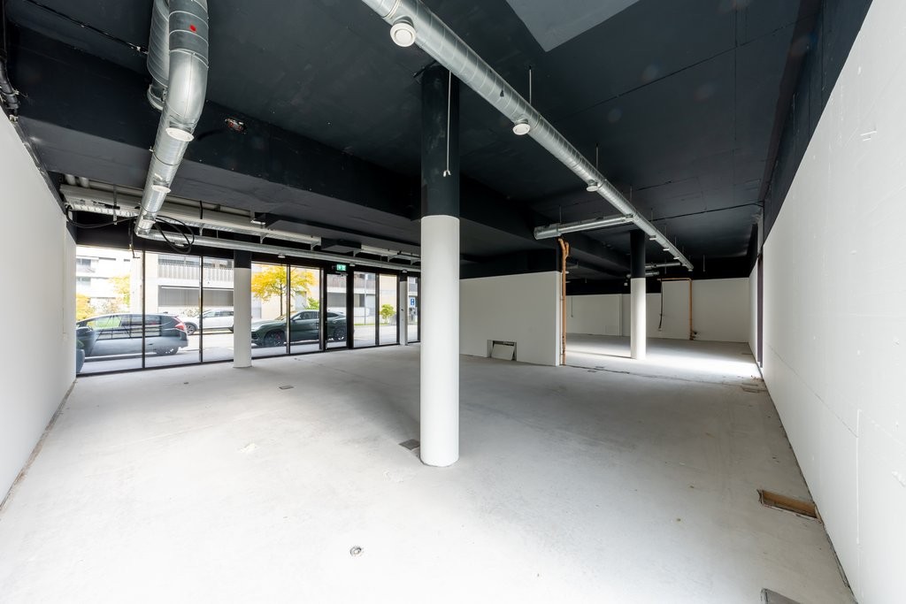 103m² commercial