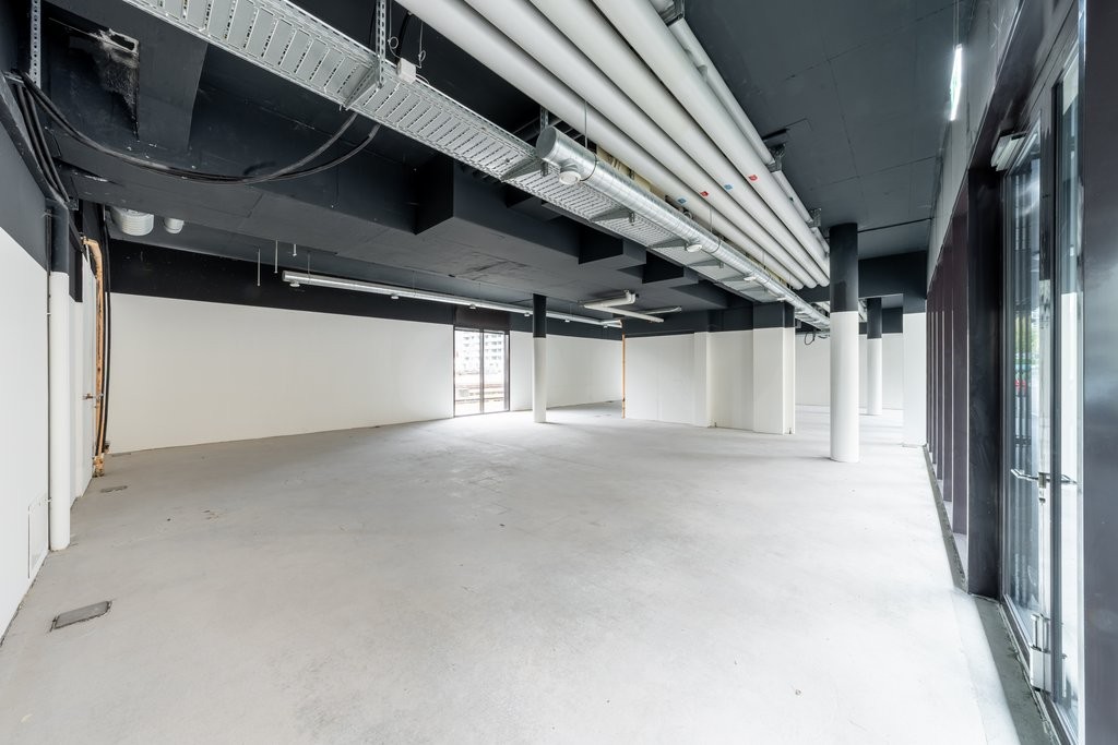103m² commercial
