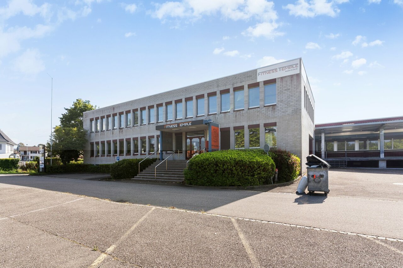 560m² commercial
