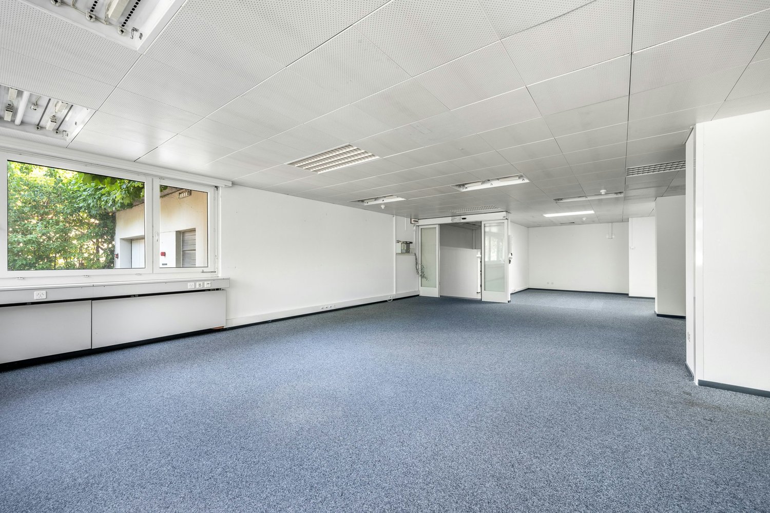 553m² storage room