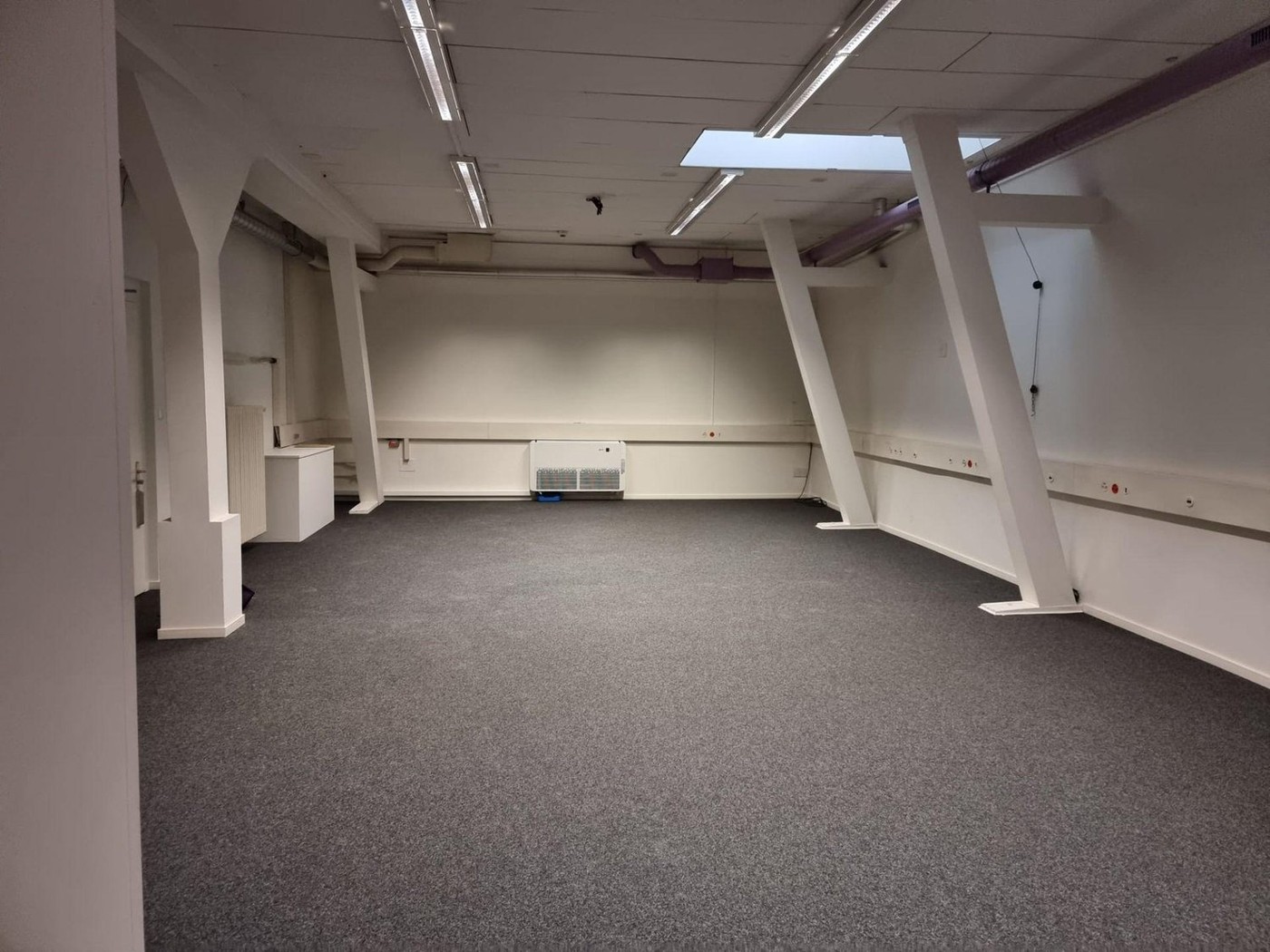 78m² storage room