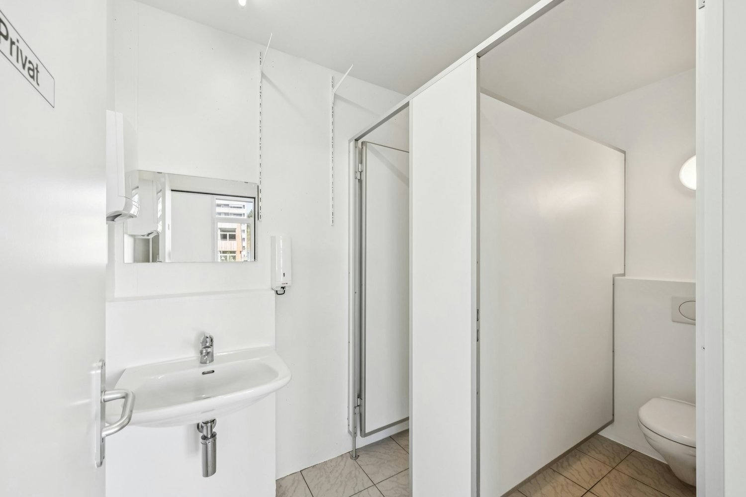 157m² commercial