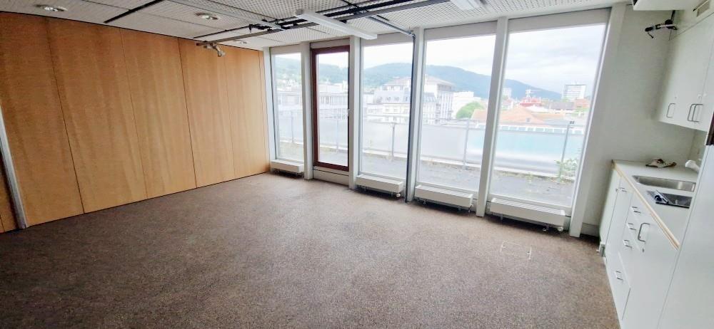 211m² office