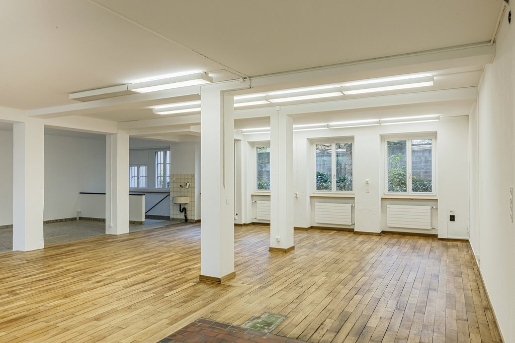 125m² commercial