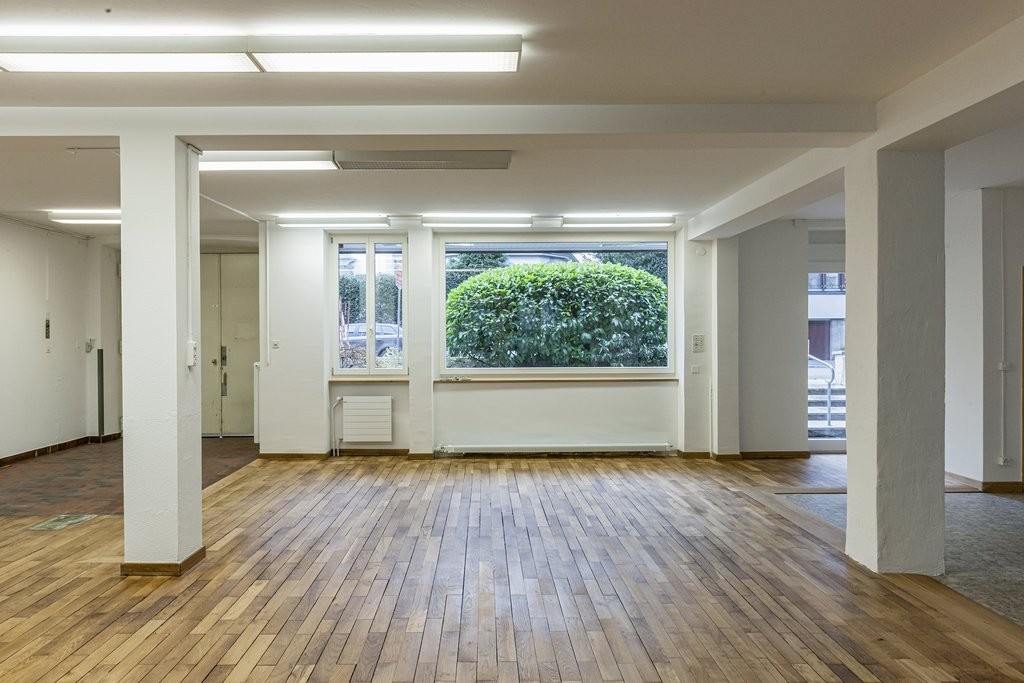 125m² commercial