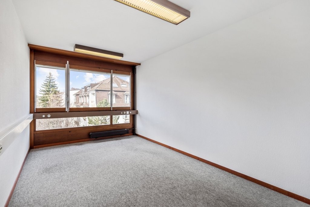 198m² office