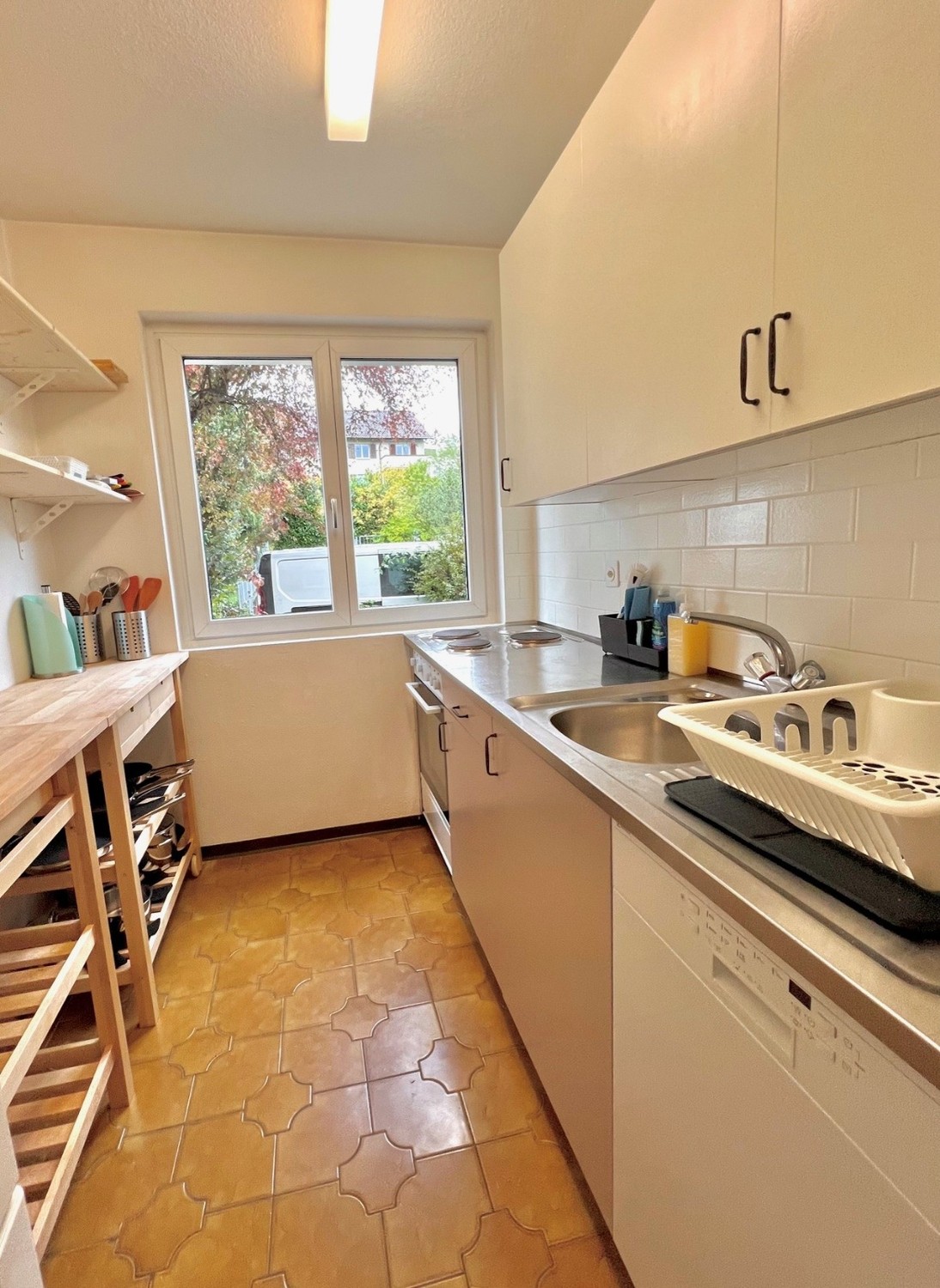 Chambre meublée et chaleureuse à Wallisellen – à seulement 9 minutes de Zürich HB !

Vous recherchez un logement confortable et bien desservi près de Zürich ? Une **chambre entièrement meublée dans un appartement en colocation avec deux colocataires sympathiques** est disponible à **Wallisellen** du