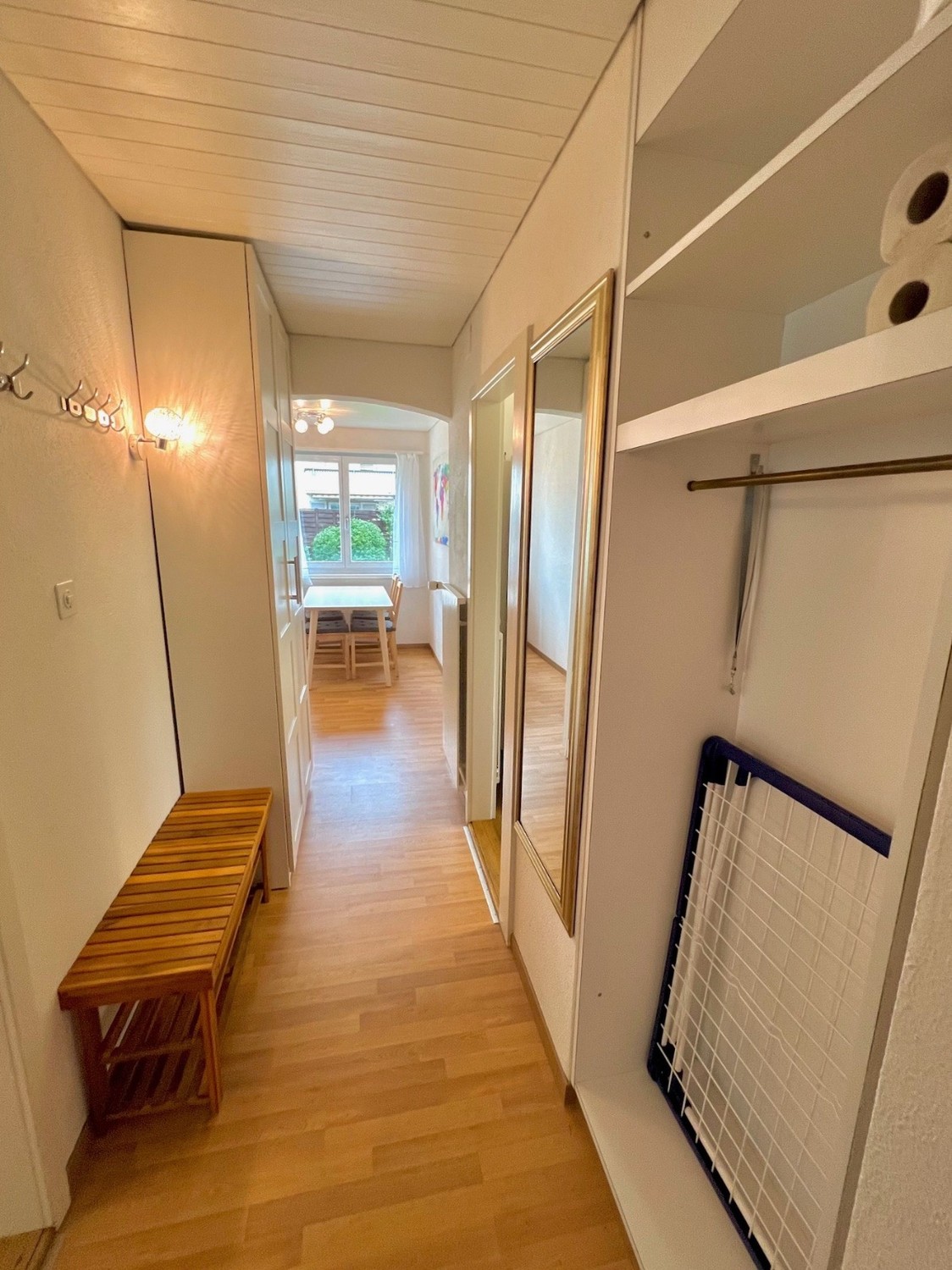 Chambre meublée et chaleureuse à Wallisellen – à seulement 9 minutes de Zürich HB !

Vous recherchez un logement confortable et bien desservi près de Zürich ? Une **chambre entièrement meublée dans un appartement en colocation avec deux colocataires sympathiques** est disponible à **Wallisellen** du