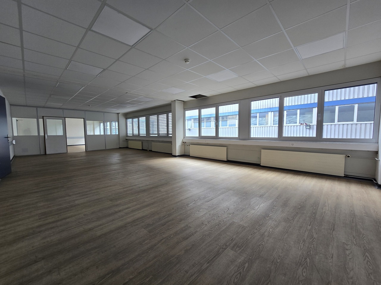 218m² office