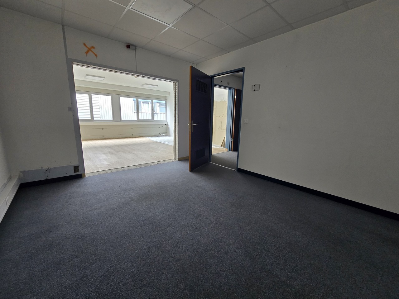 218m² office