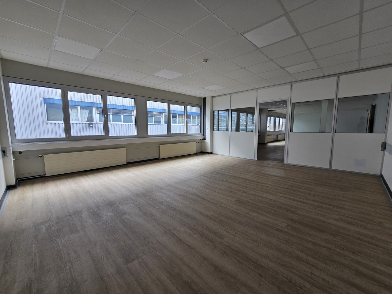 218m² office