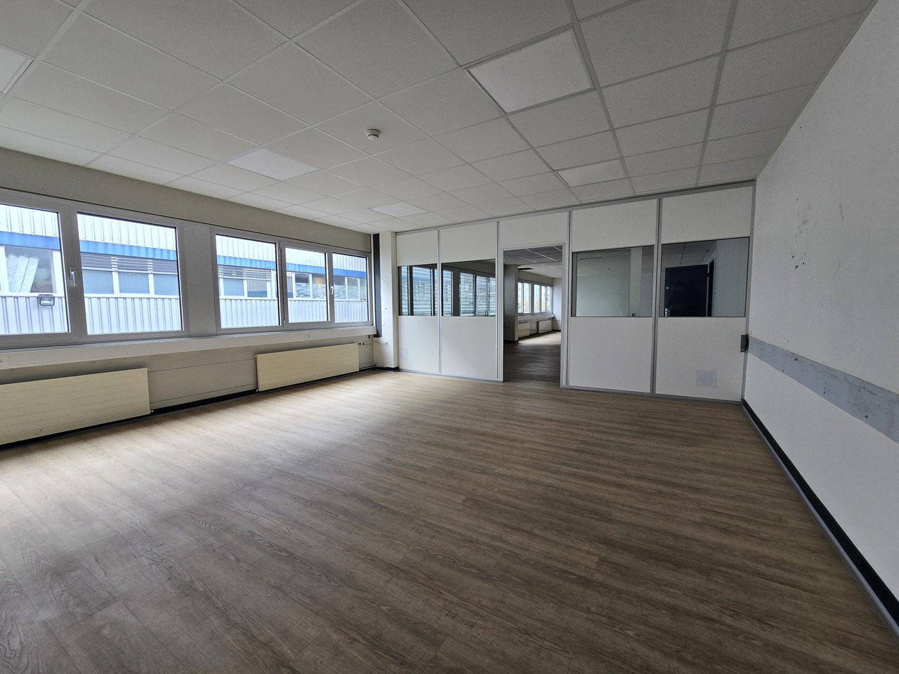 218m² office