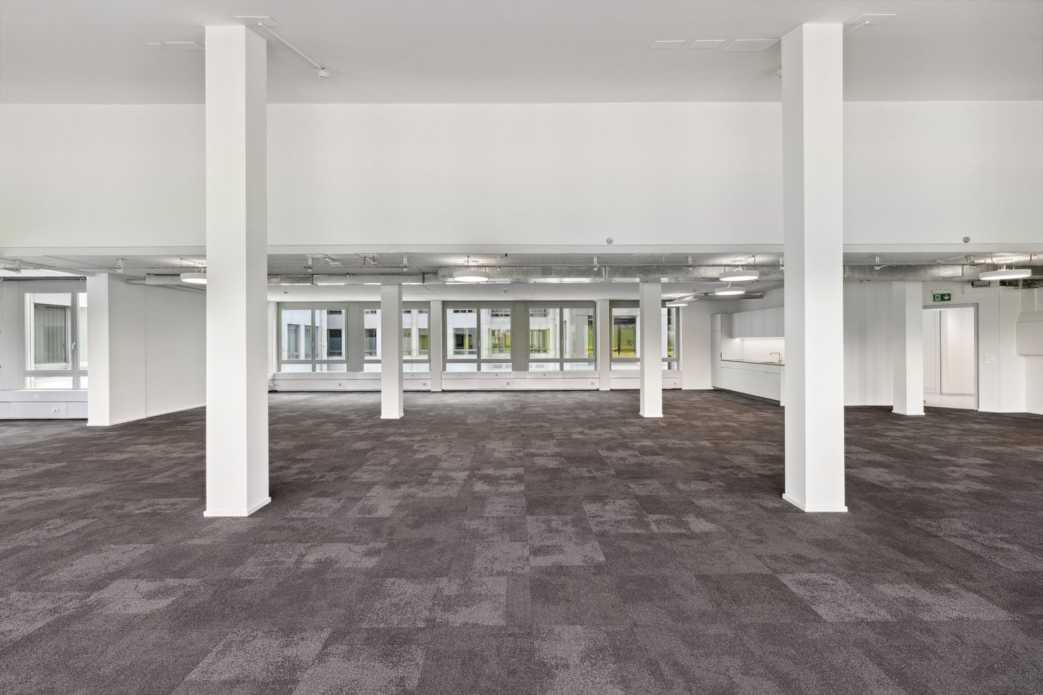271m² office