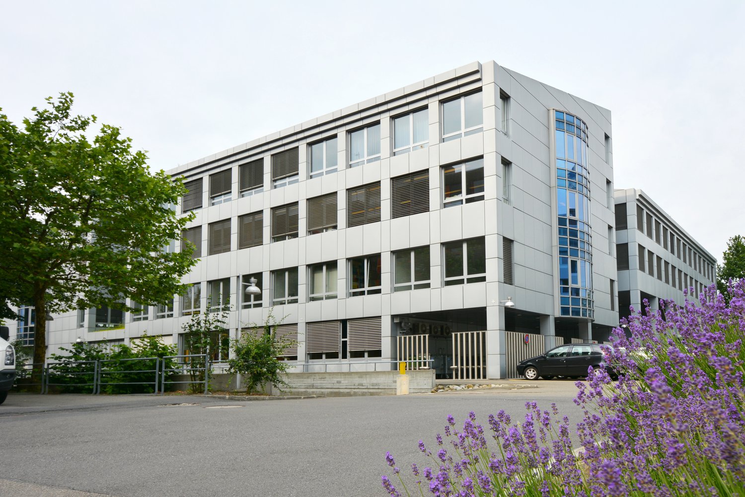 271m² office
