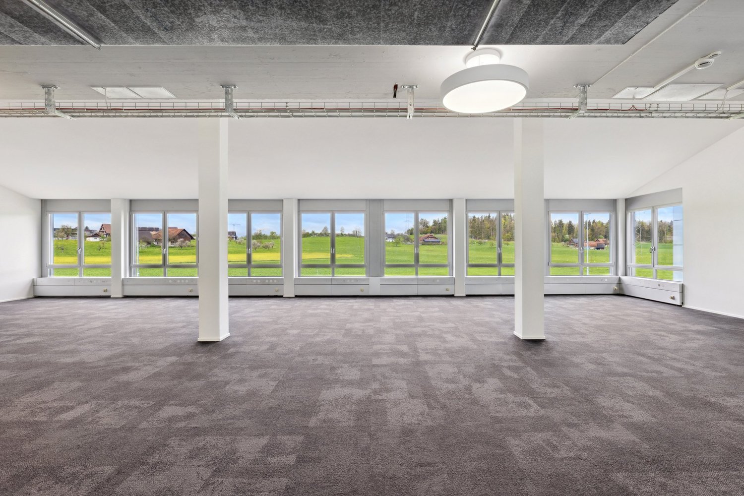 271m² office