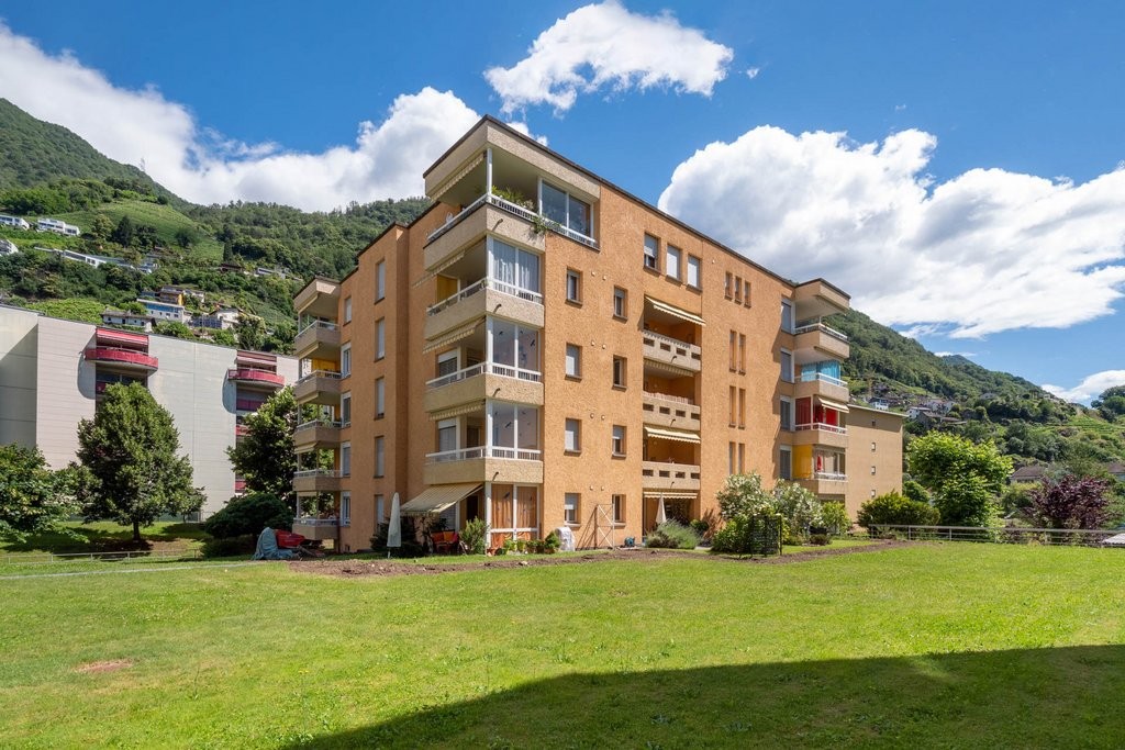 Appartement de 3 ½ pièces

A louer, un lumineux appartement de 3.5 pièces dans un quartier ensoleillé, verdoyant et calme. 

L'appartement est composé comme suit : 

  * salon lumineux avec carrelage blanc et de spacieux armoires murales 

  * cuisine fonctionnelle équipée avec lave-vaisselle 

  * 