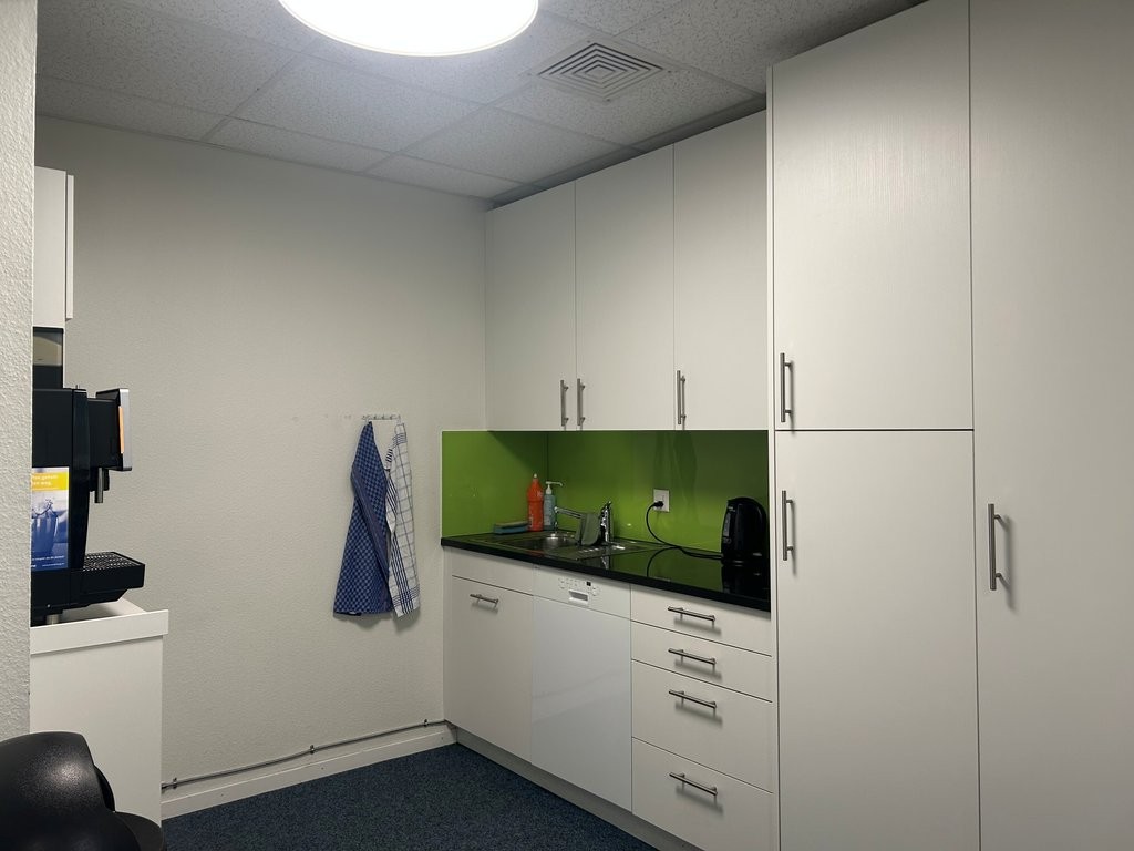 668m² office