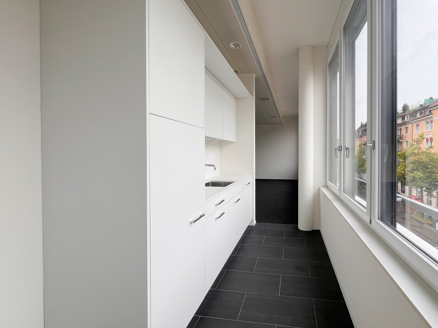 243m² office